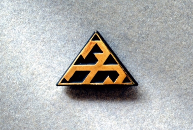 The company emblem, whose design incorporates TAKUMA’s three-part business