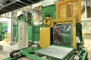 Plastic bottle and plastic press packing machine