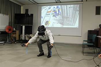 Education that lets employees experience a hazard (falling) via Virtual Reality (VR)